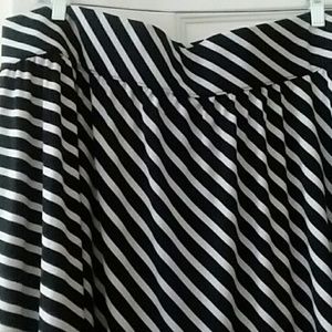 Lane Bryant Skirts - NWOT Black & White Lane Bryant Skirt 22/24 Lane Bryant Skirts - NWOT Black & White Lane Bryant Skirt 22/24
